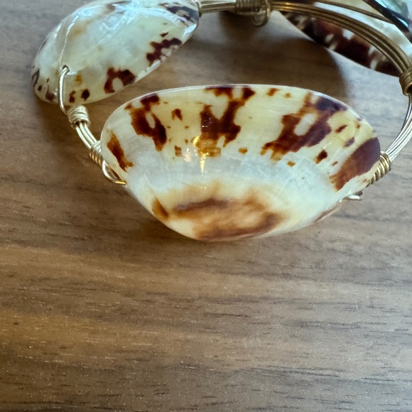 Shell Bracelet - Picture 2 of 4